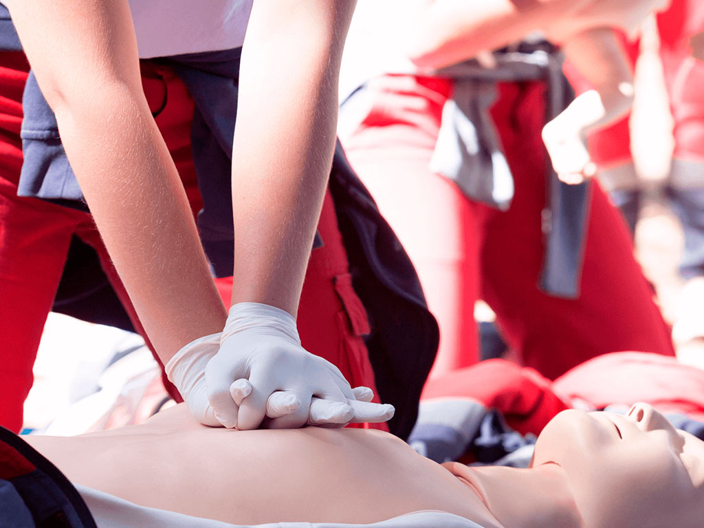Soporte vital básico y primeros auxilios en emergencias sanitarias